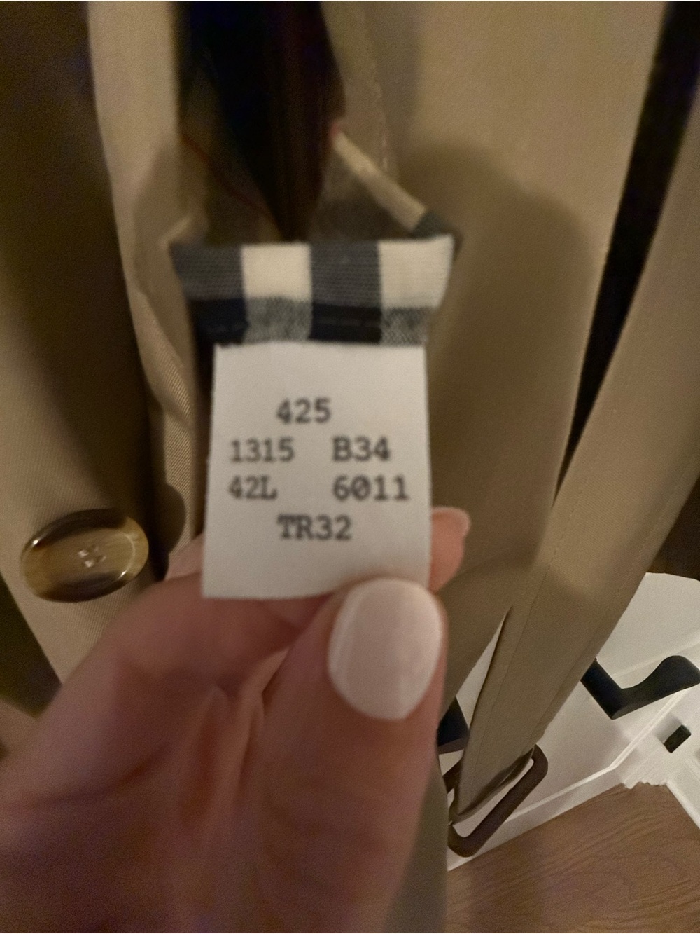 Burberry Men’s Beige Double-Breasted Trench Coat. NWOT - Picture 6 of 10